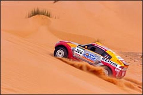 Peterhansel tem mais de 1h de vantagem para Volks. (foto: DPPI/Divulgação)