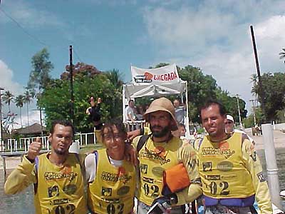 Equipe Terra de Santa Cruz na formação que venceu o Desafio Costa do Sol 2000; equipe venceu a primeira corrida deste ano. (foto: Luciana de Oliveira)