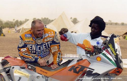 Meoni no Dakar 2002  onde foi campeão (foto: Divulgação)