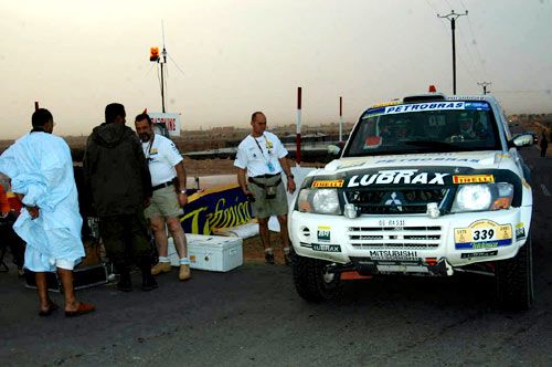 Carro de Klever chegou ao fim da etapa com dificuldades. (foto: Henrique Skujis/Divulgação)