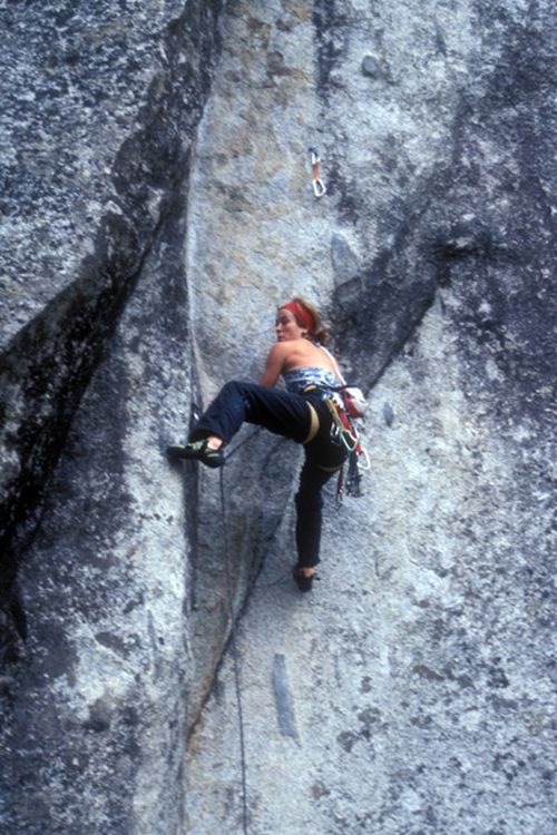 Roberta escalando em Coockie Cliff (foto: Juan Franco)