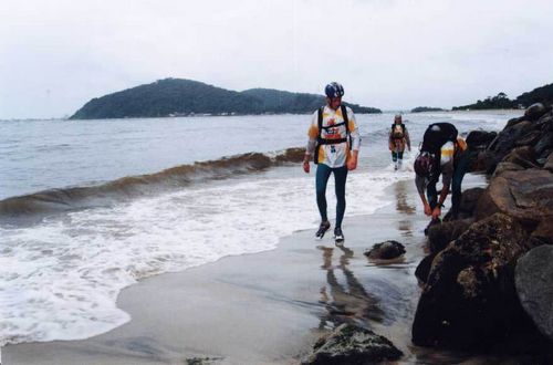 Summer Garopaba abre calendário 2005 das corrida de aventuras. (foto: Divulgação)