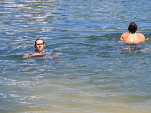 Refrescando no rio. (foto: www.amigosdabike.com.br)