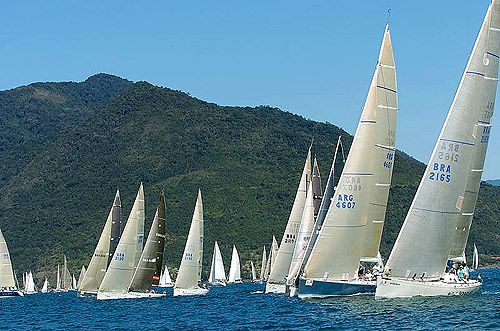 Largada da Semana de Vela (foto: Marcos Yamin/ Yacht Clube de Ilhabela)