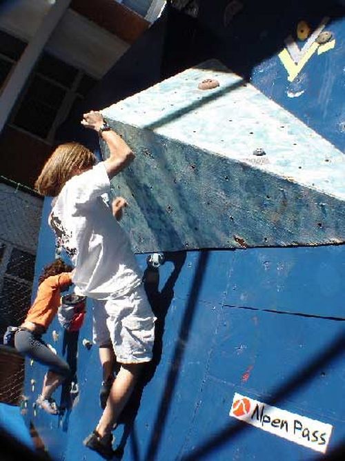 Parede de escalada não poupou os garotos. (foto: Divulgação)