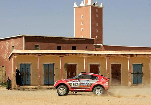 Peterhansel e Cottret no Rally do Marrocos 2004 (foto: Divulgação/ Mitsubishi)