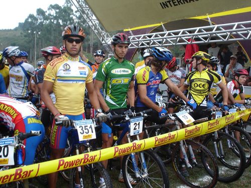 Linha de largada da categoria SuperElite Masculina. (foto: Camila Christianini/ www.webventure.com.br)