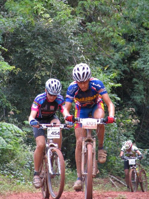 Albert  Morgen em subida forte do Big Biker. (foto: www.amigosdabike.com.br)