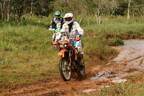 Dimas Mattos seguido de Jean Azevedo no Terra Brasil 2005  antes do boicote das motos (foto: Tom Papp/ www.webventure.com.br)