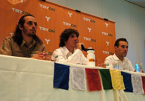 Setani  Negrete e Raineri na coletiva de imprensa de retorno da expedição Everest 2005 (foto: Theo Ribeiro)