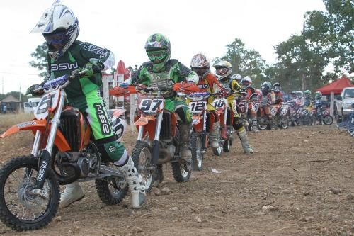 Garotos da 65cc pouco antes da largada. (foto: Divulgação)