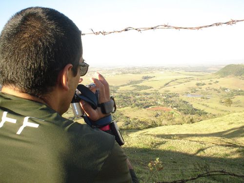 Filmando a vista do mirante. (foto: CamilaChristianini/ www.webventure.com.br)