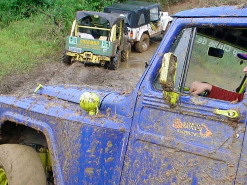 Chuva no dia anterior fez trilhas ficarem enlameadas. (foto: Divulgação)