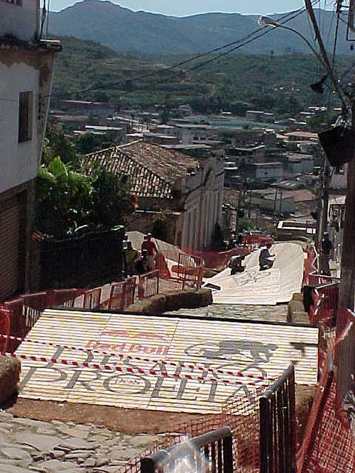 A pista de downhill recebendo últimos ajustes (foto: Marilin Novak/ www.webventure.com.br)