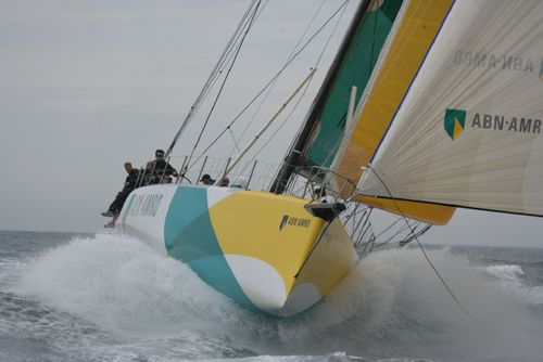 ABN Amro V70 surfando (foto: Divulgação)