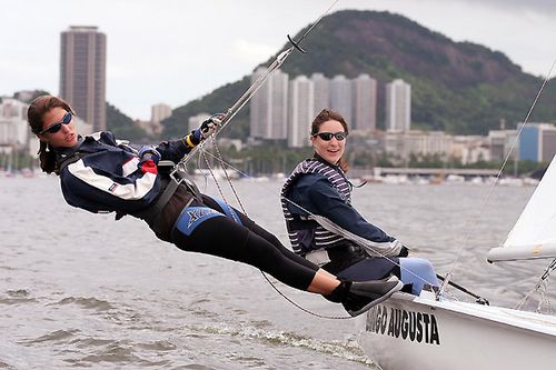 Isabel Ficker e Laura Zanni no treinamento para o mundial de 470 (foto: Divulgação)