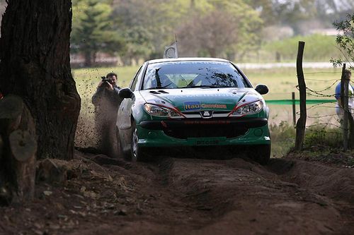 O Peugeot vencedor da N2 com Nobre/Romanatti (foto: Arício Filho)