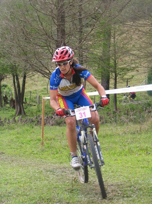 A biker Roberta Stopa  campeã entre as mulheres. (foto: www.amigosdabike.com.br)