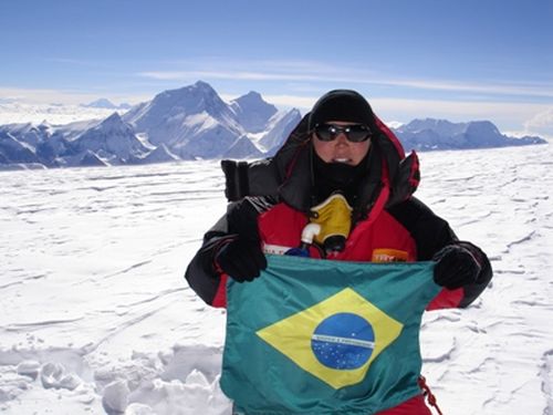 Ana Elisa no cume do Cho Oyu (foto: Arquivo pessoal)