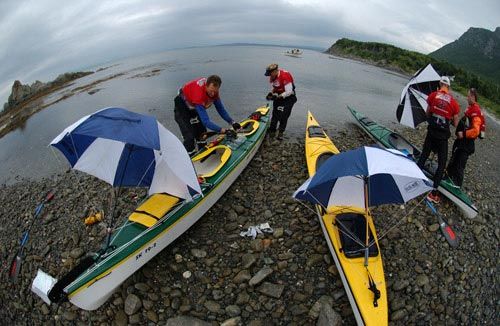 A equipe Merrel durante etapa do circuito mundial. (foto: Rahoul Ghose)