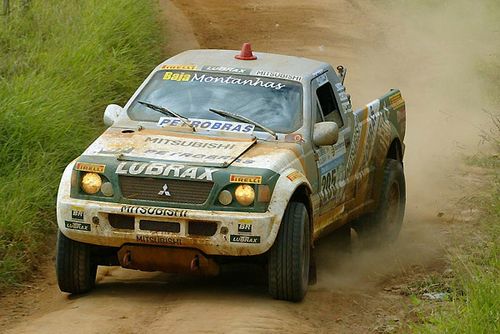 Klever Kolberg e Lourival Roldan venceram o Baja das Montanhas 2004 (foto: André Chaco/ www.webventue.com.br)