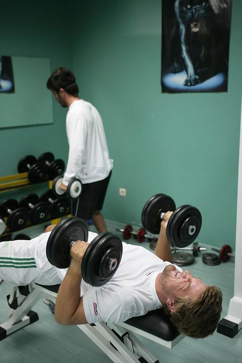 Simeon Tienport na academia (foto: Divulgação)