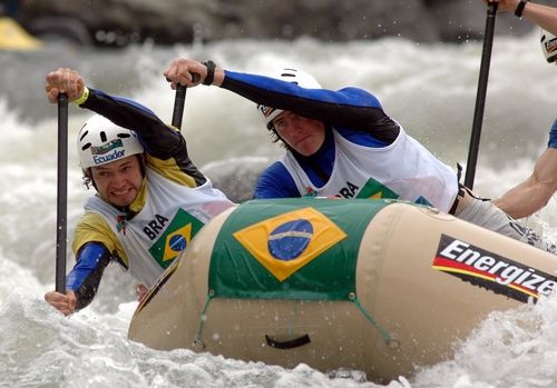 Equipe Central Sul conquista o segundo lugar no Slalom para o Brasil. (foto: Clube de Rafting Ecuador)