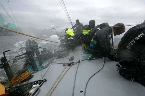 Dia de treinos em Sanxenxo  mesmo com ondas muito fortes (foto: Jon Nash)