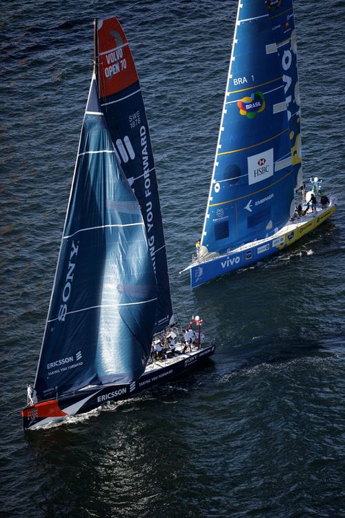 Ericsson na frente da regata  seguido de perto pelo Brasil 1 nos últimos instantes (foto: Divulgação/ VOR)