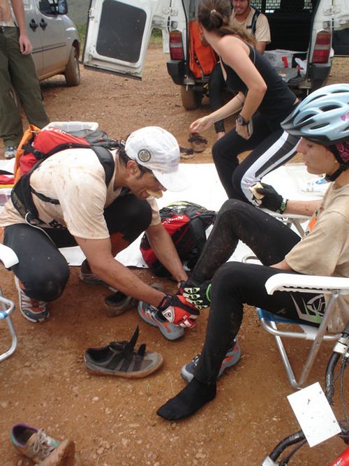 Equipe agindo com rapidez na área de transição. (foto: Camila Christianini/ www.webventure.com.br)