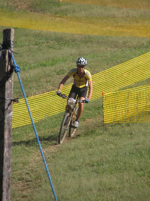 Nada de cross-country  nas estradas de terra. Ravelli agora quer é descer em alta velocidade. (foto: www.amigosdabike.com.br)