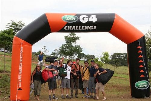 Participantes na prova especial de rafting (foto: Vivian Cunha/ Alaya)