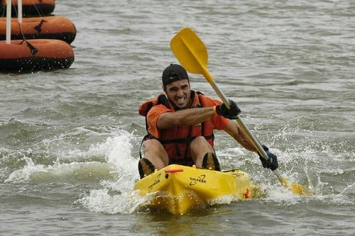 O brasileiro Guilherme Scarpelli no caiaque (foto: Divulgação)