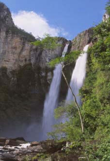 Cachoeiras  cânions e cavernas fazem a Chapada dos Veadeiros (foto: Divulgação)