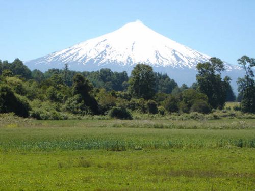 Vista do vulcão Villarrica no caminho entre Villarrica e Pucón no Chile (foto: Jorge Blanquer)