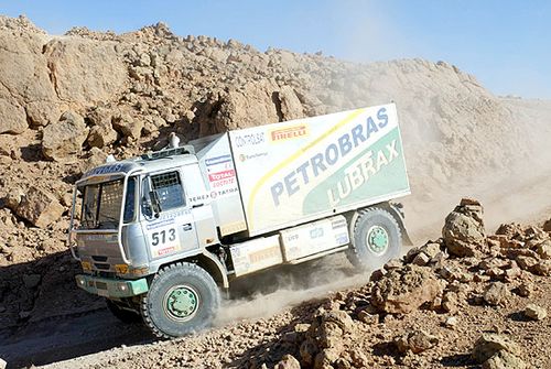 André Azevedo no deserto (foto: Maindru/ Divulgação)