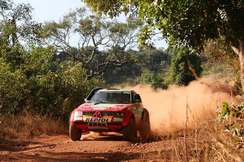 Alphand foi apenas o oitavo  mas segue na frente. (foto: Mitsubishi/Divulgação)