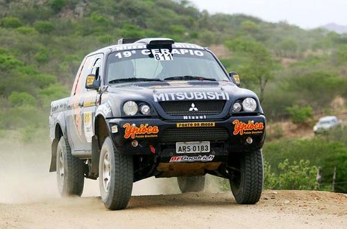 Dupla competiu com carro preparado para Rally Cross-country (foto: Divulgação/ Haroldo Nogueira)