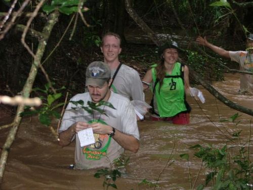 Competidores tiveram de enfrentar lama. (foto: Divulgação)