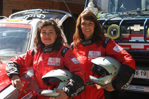 Dupla feminina testou carro hoje (foto: Fábia Renata/ www.webventure.com.br)