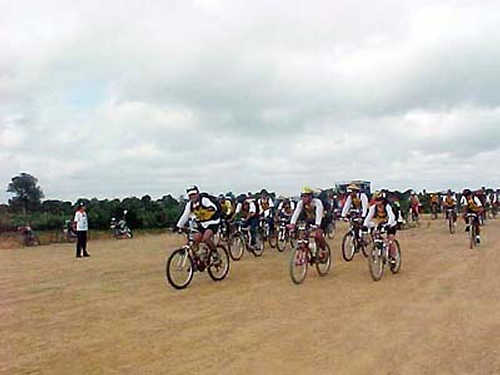 Largada de bike do Desafio Costa do Sol 2000; Nordeste terá circuito próprio de corridas de aventura. (foto: Luciana de Oliveira)