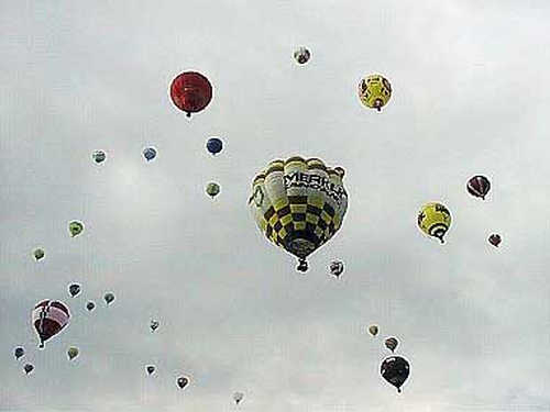 Show de cores é garantido nos céus de Torres  a 'Capital Brasileira do balonismo'. (foto: Arquivo Webventure)