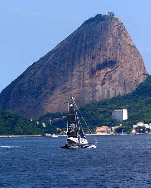 Veleiro oficial da Volvo treina na Baía de Guanabara (foto: Daniel Costa/ www.webventure.com.br)