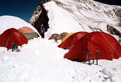 Acampamento de Paulo e Lena no Everest  em 98. Objetivo agora é o Cho Oyo (foto: Paulo Coelho)