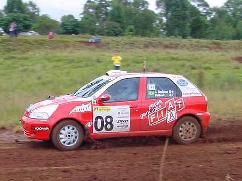 Luis Tedesco acelera na etapa passada  no Rally de Erechim; prova exigirá muito do carro e da dupla. (foto: Divulgação)