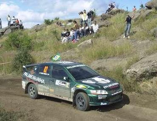 Torcedores socaram o carro de Palmeirinha. (foto: Divulgação)