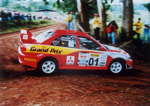 Mitsubishi de Ulysses e Zoffman no circuito do XII Rally de Santa Catarina; dupla é a líder do Brasileiro de rali. (foto: Divulgação)