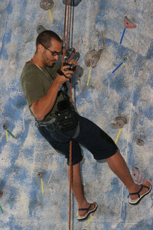 Alê Silva fotografa campeonato na Casa de Pedra (foto: Tom Papp)