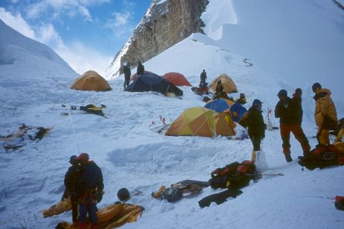 Acampamento no Colo Norte  a 7.100m (foto: Helena Coelho)