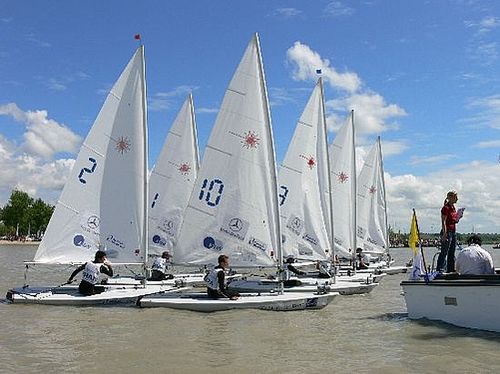 Veleiros da Laser se preparam para a Medal Race na Áustria (foto: Divulgação)